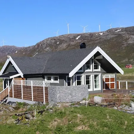 Feriehus Ved Havet På Brensholmen, Nær Sommarøy, *