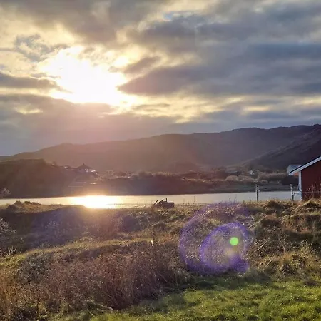 Feriehus Ved Havet På Brensholmen, Nær Sommarøy,