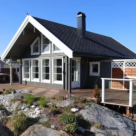 Ved Havet På Brensholmen, Nær Sommarøy, Feriehus