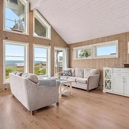 Ved Havet Pa Brensholmen, Naer Sommaroy, *