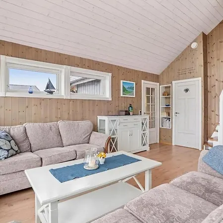 Feriehus Ved Havet På Brensholmen, Nær Sommarøy, Tromsø