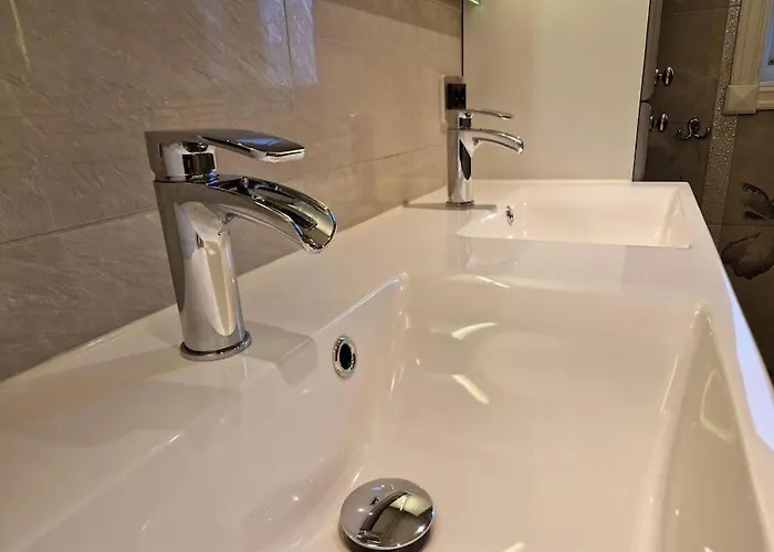 Ved Havet Pa Brensholmen, Naer Sommaroy, *